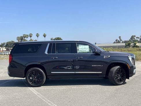 New 2026 GMC Yukon XL Denali w/ Denali Reserve Package AWD/4WD image 2