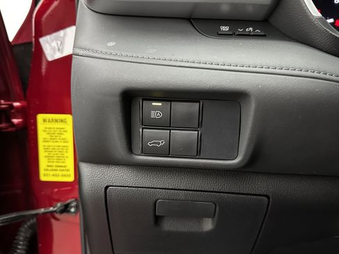 Used 2020 Toyota Highlander XLE image 21