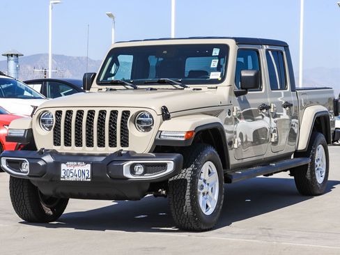 Used 2022 Jeep Gladiator Sport AWD/4WD image 6