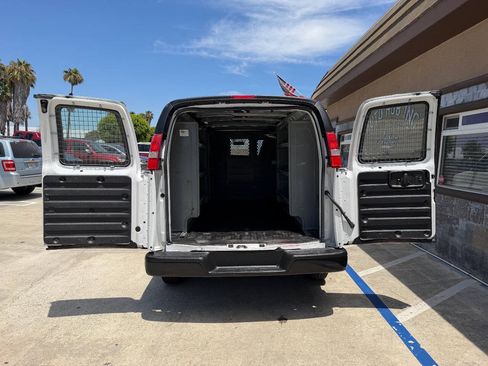 Used 2017 Chevrolet Express 3500 Extended RWD image 14
