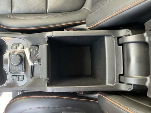 Used 2023 GMC Acadia AT4 w/ Technology Package AWD/4WD image 28