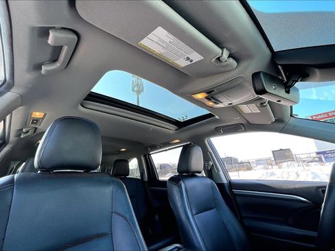 Used 2019 Toyota Highlander Limited image 14