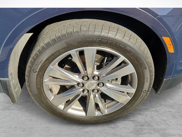 Used 2024 Cadillac XT5 Premium Luxury w/ Technology Package AWD/4WD image 3