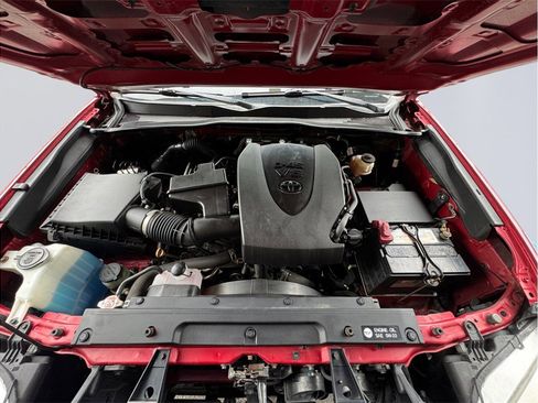 Used 2018 Toyota Tacoma TRD Sport w/ Technology Package RWD image 8