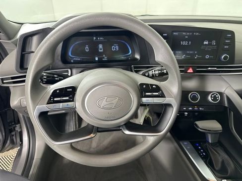 Certified 2024 Hyundai Elantra SE image 14