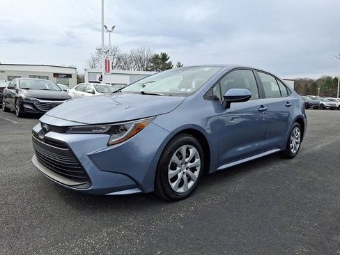 Used 2024 Toyota Corolla LE image 3