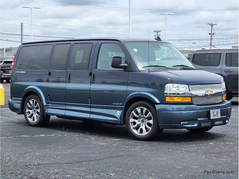Used 2024 Chevrolet Express 2500 w/ Driver Convenience Package RWD image 8
