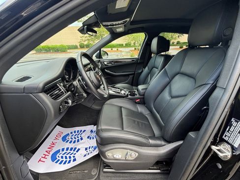 Certified 2024 Porsche Macan image 5