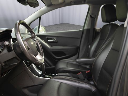 Used 2020 Chevrolet Trax Premier AWD/4WD image 2
