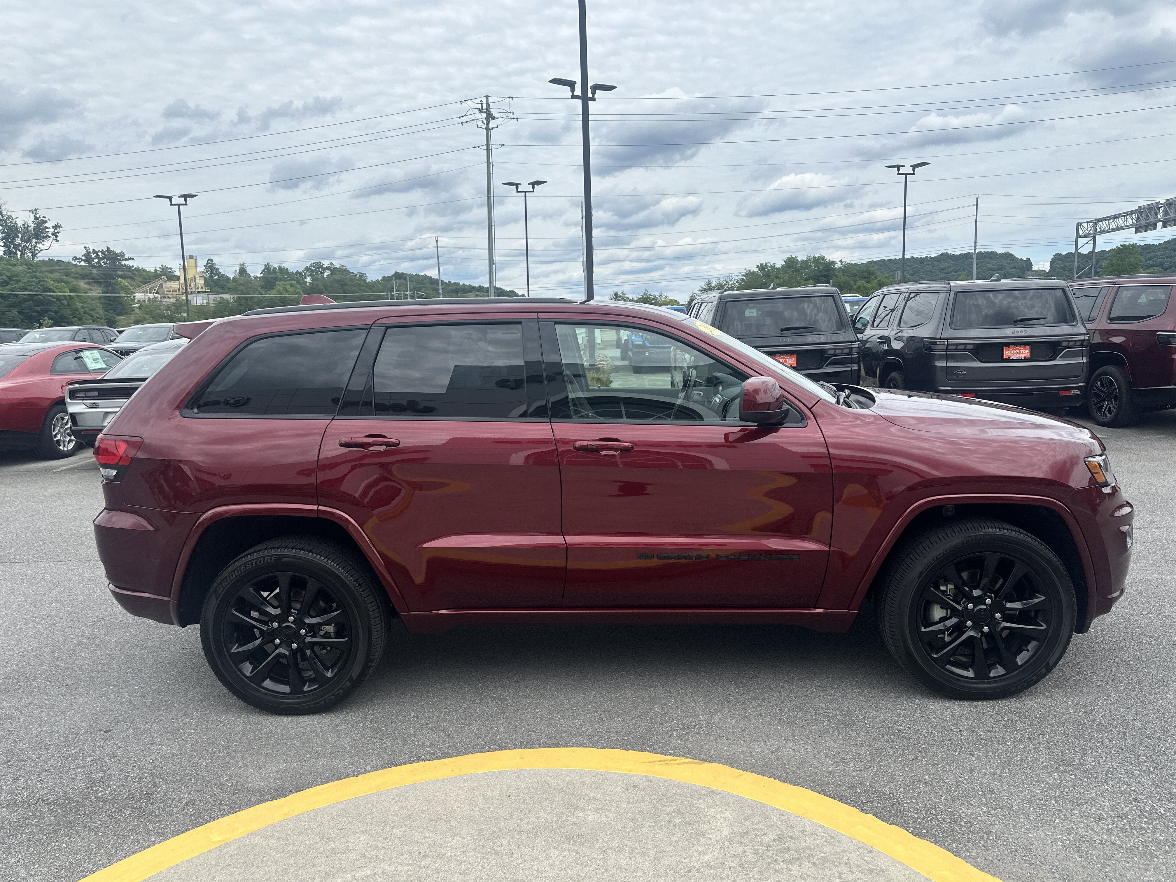 Used 2022 Jeep Grand Cherokee Laredo X AWD/4WD image 8