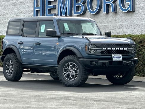 New 2025 Ford Bronco Badlands image 2