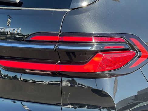Used 2025 BMW X7 xDrive40i w/ Climate Comfort Package image 51