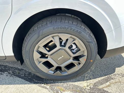 New 2025 Kia Carnival EX image 40