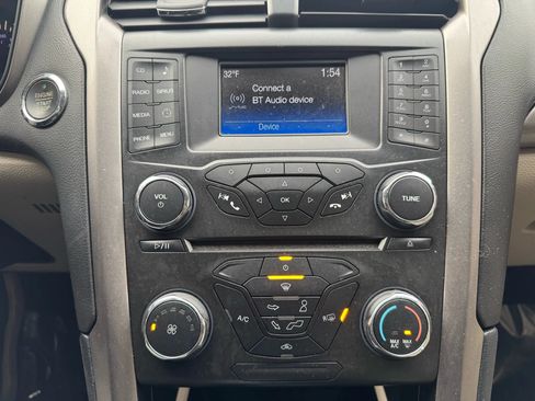 Used 2017 Ford Fusion SE FWD image 27