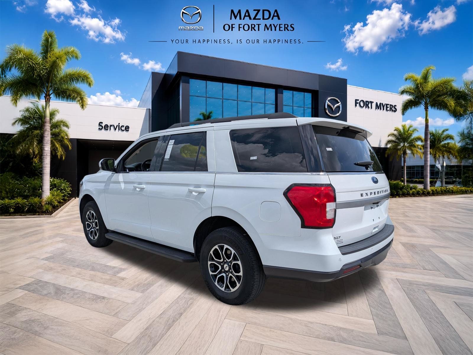 Used 2024 Ford Expedition XLT RWD image 6