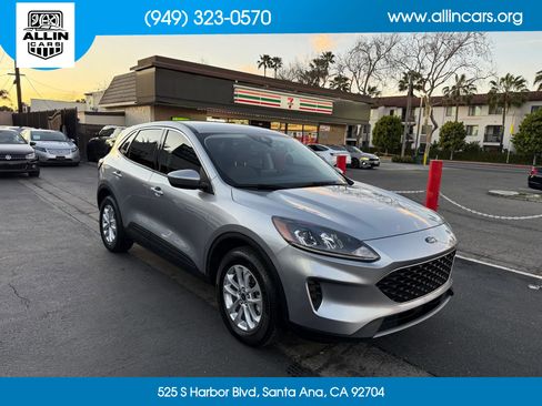 Used 2021 Ford Escape SE w/ Convenience Package image 3