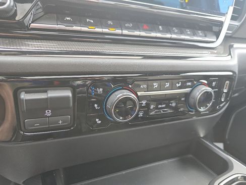 Used 2023 Chevrolet Silverado 1500 ZR2 w/ Technology Package image 29