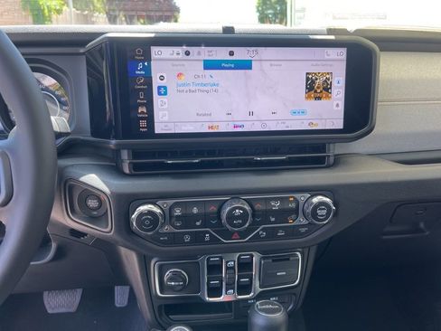 New 2025 Jeep Gladiator Sport AWD/4WD image 15
