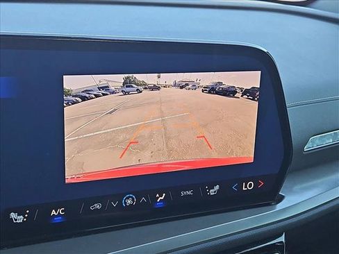 Used 2025 Chevrolet Traverse LT w/ Sun and Wheel Package FWD image 10