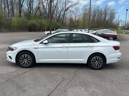 Used 2019 Volkswagen Jetta SEL w/ Cold Weather Package FWD image 2