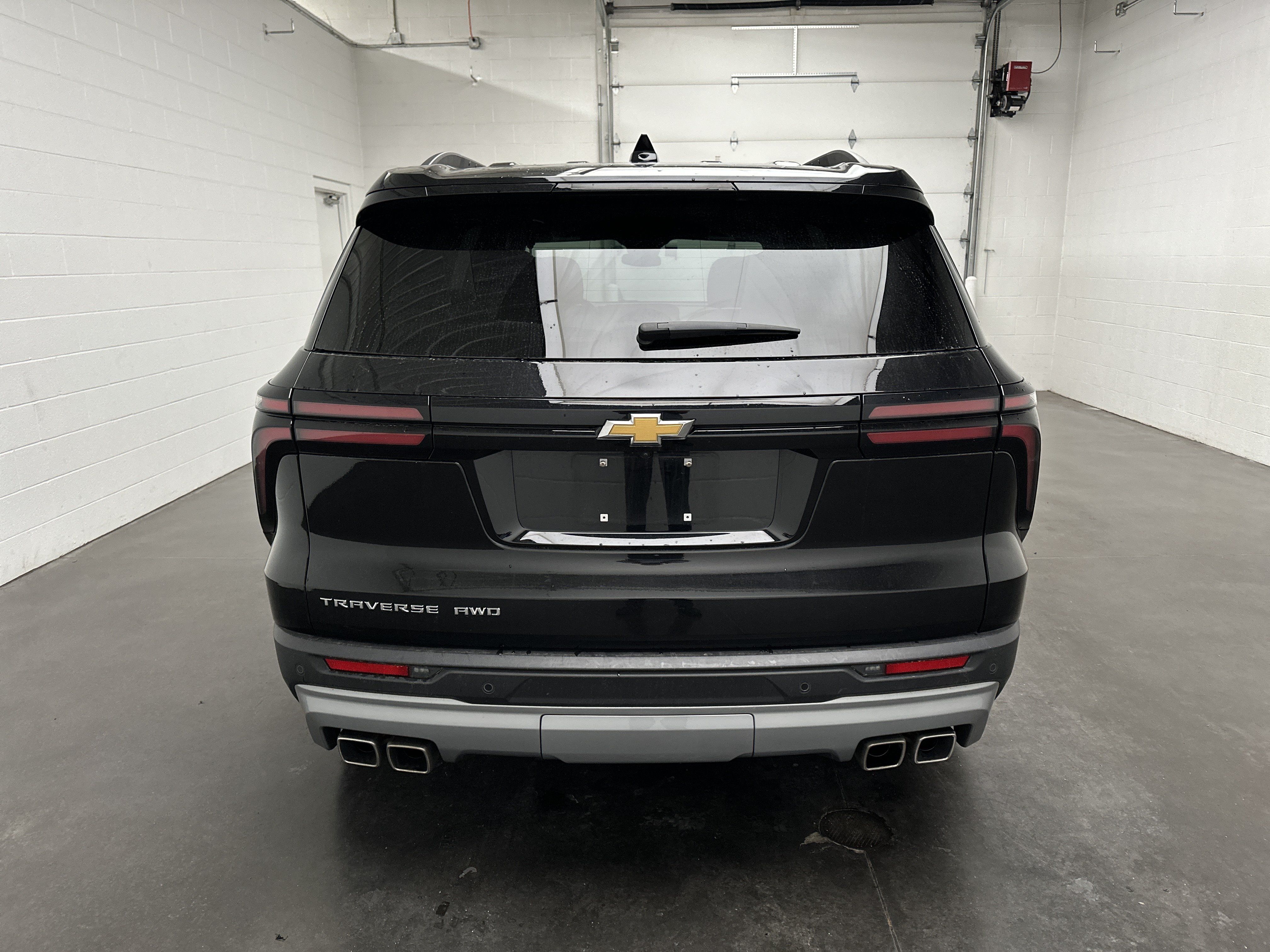 Used 2025 Chevrolet Traverse LT AWD/4WD image 8
