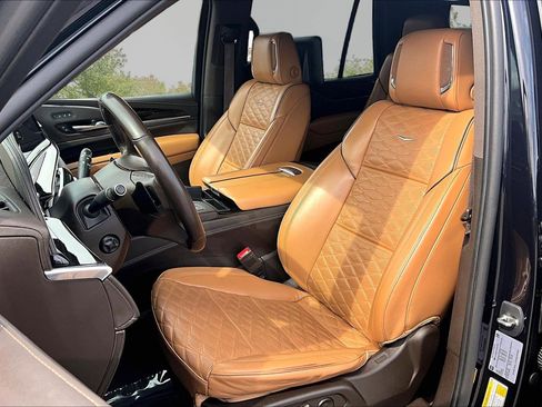 Used 2023 Cadillac Escalade Premium Luxury image 25