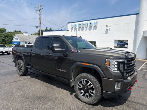 Used 2022 GMC Sierra 3500 AT4 w/ AT4 Preferred Package AWD/4WD image 2