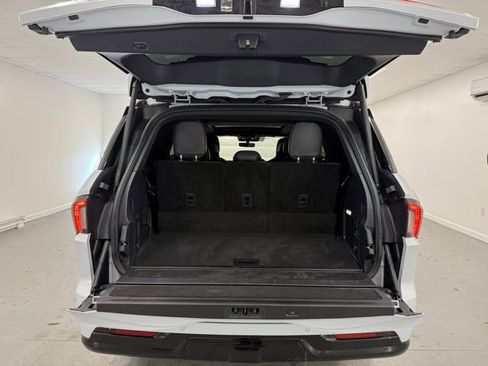 Used 2025 Lincoln Navigator Black Label image 9