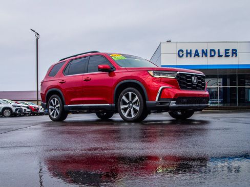 Used 2025 Honda Pilot Elite image 9