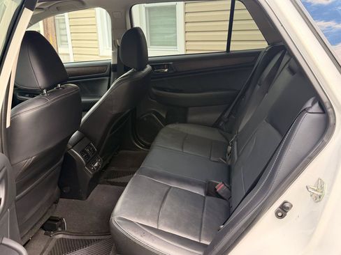 Used 2018 Subaru Outback 2.5i Limited AWD/4WD image 21