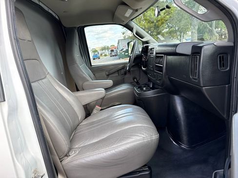 Used 2017 Chevrolet Express 3500 Work Van image 22