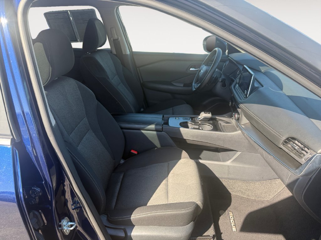Used 2025 Nissan Rogue SV FWD image 15