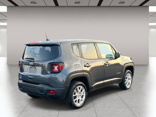 Used 2023 Jeep Renegade Latitude AWD/4WD image 3