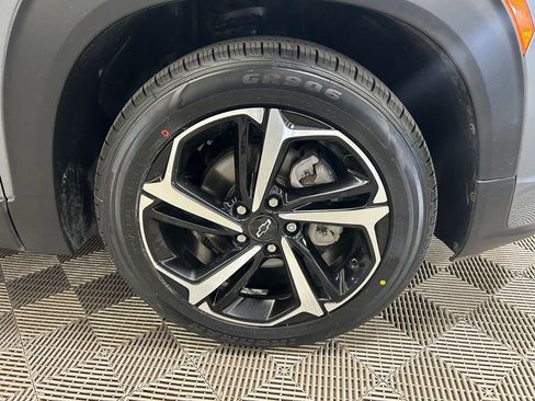 Used 2021 Chevrolet TrailBlazer RS w/ Sun and Liftgate Package FWD image 2