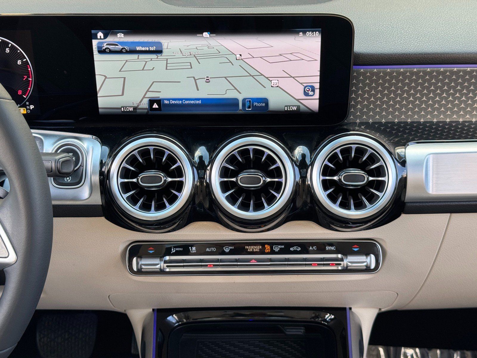 Used 2024 Mercedes-Benz GLB 250 w/ Exclusive Package image 24