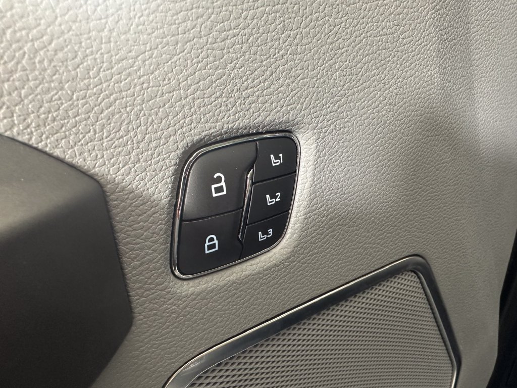 Used 2022 Ford F350 Limited AWD/4WD image 21