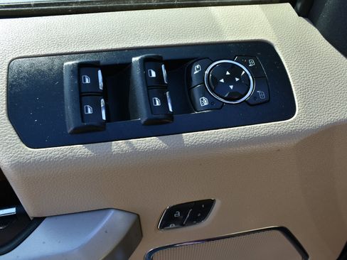 Used 2015 Ford F150 Lariat w/ Equipment Group 502A Luxury image 41