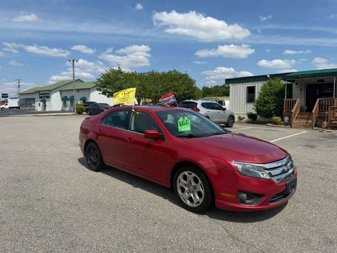 Used 2010 Ford Fusion SE FWD image 2