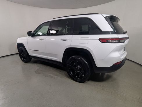 New 2025 Jeep Grand Cherokee Altitude image 6