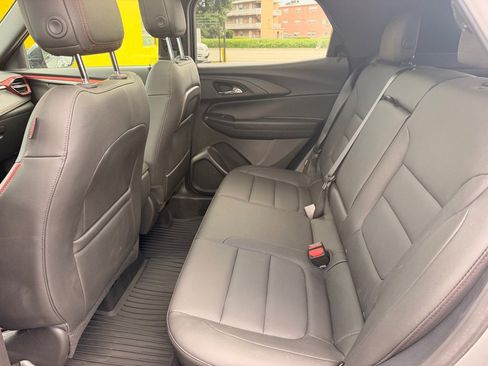 Used 2025 Chevrolet TrailBlazer RS w/ Convenience Package FWD image 17