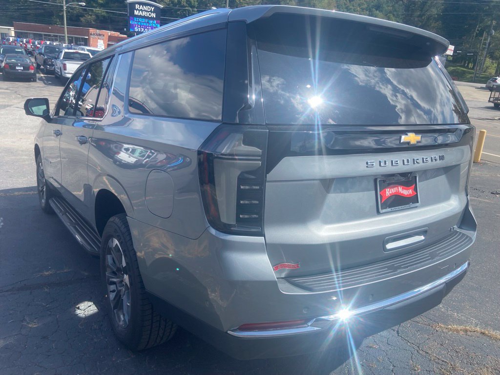 Used 2025 Chevrolet Suburban LT w/ Comfort Package AWD/4WD image 10