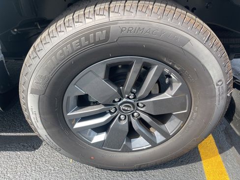 Certified 2025 Nissan Frontier SV image 27