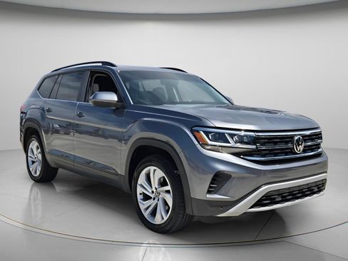 Used 2023 Volkswagen Atlas SE w/ Panoramic Sunroof Package FWD image 9