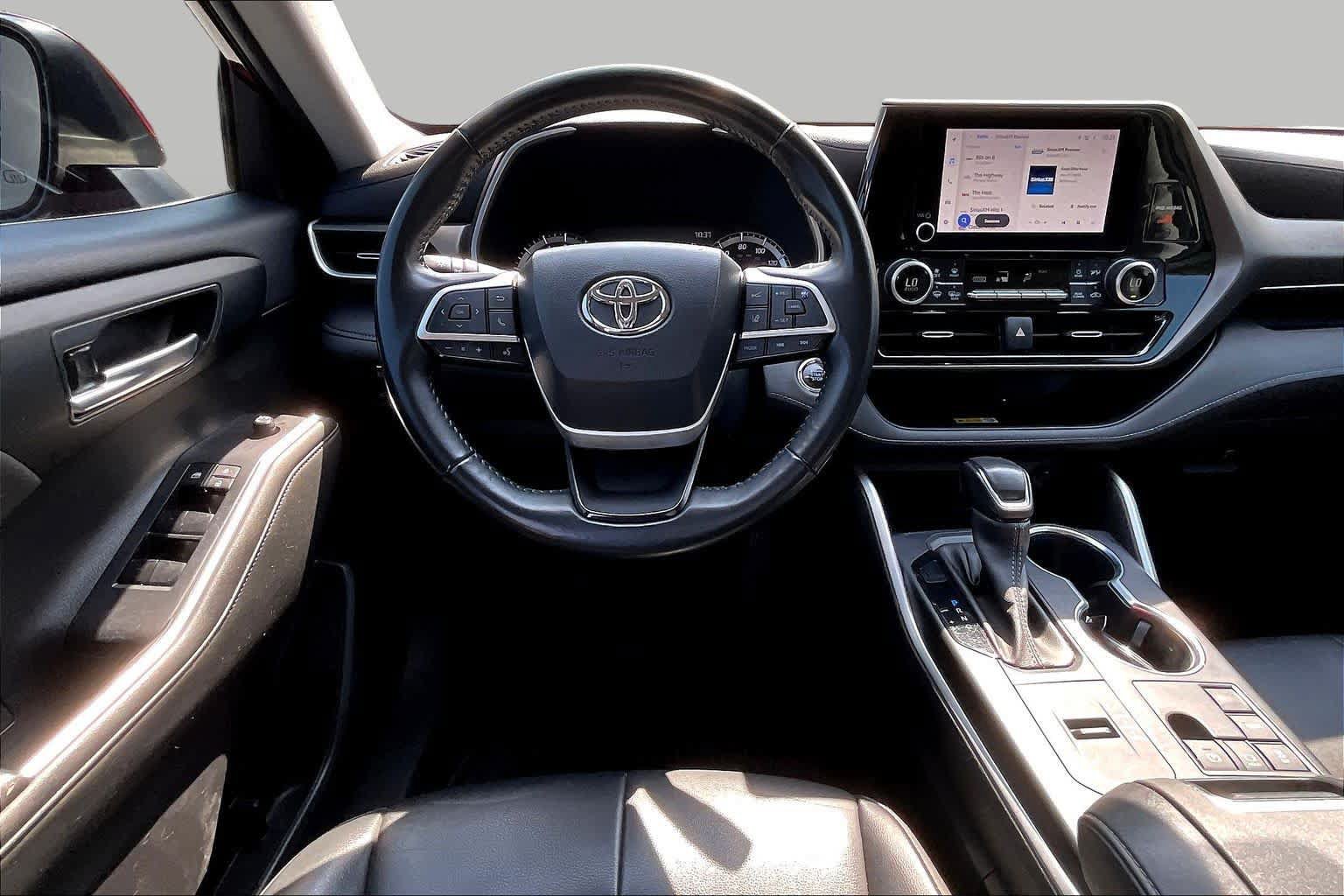 Used 2023 Toyota Highlander XLE FWD image 6