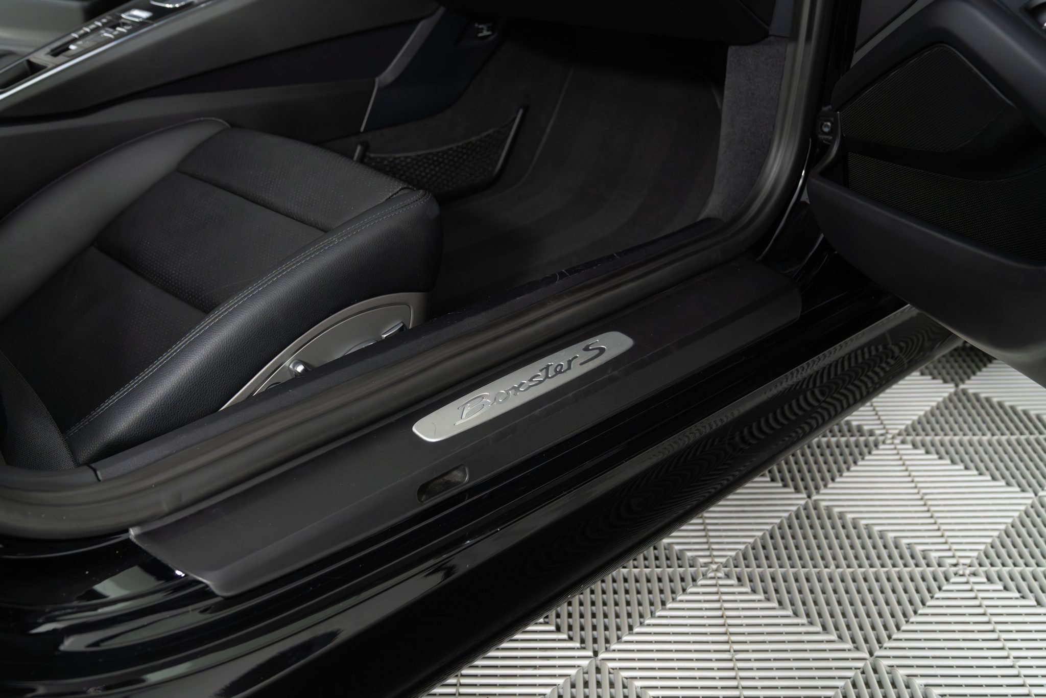 Used 2015 Porsche Boxster S RWD image 12