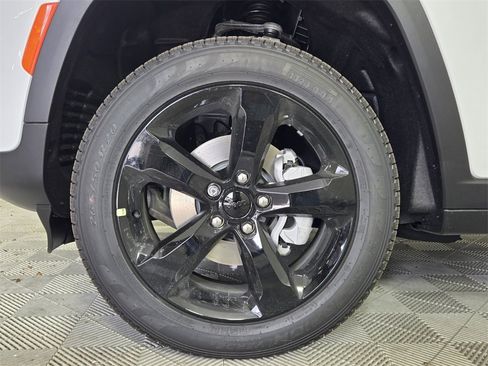 New 2025 Jeep Grand Cherokee Limited w/ Black Appearance Package image 5