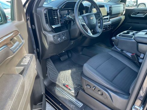 Used 2023 Chevrolet Silverado 1500 LT image 4