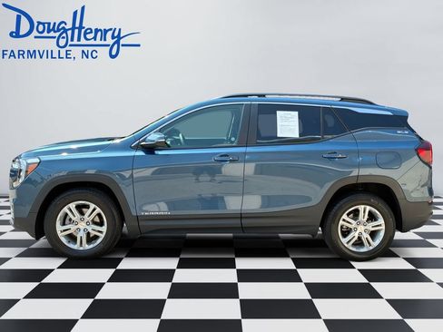 Used 2024 GMC Terrain SLE w/ Driver Convenience Package FWD image 2