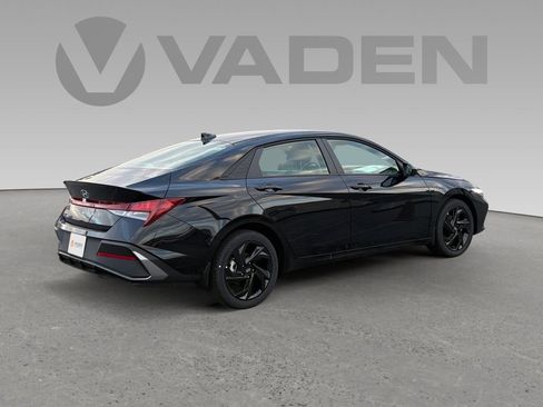 New 2026 Hyundai Elantra Sport image 18