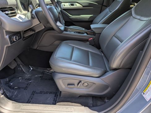 Used 2025 Ford Explorer Active w/ Active Comfort Package AWD/4WD image 12